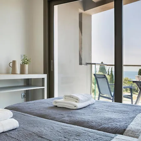 فيلة Escape Kefalonia